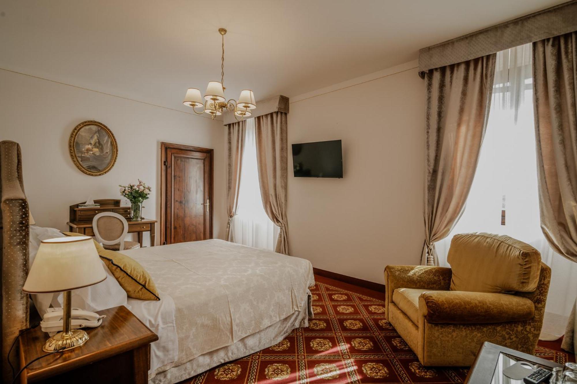 Villa Lecchi Hotel Wellness Колле-ди-Валь-д'Эльса Экстерьер фото